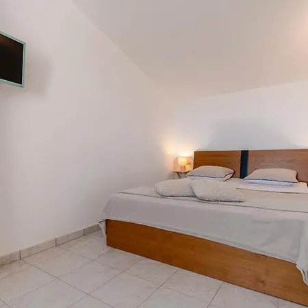 Prunete - Piscine - Vue *