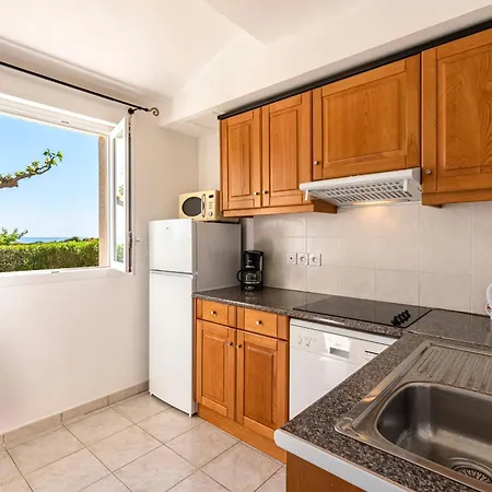 Prunete - Piscine - Vue * Cervione