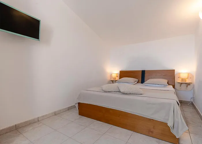 Prunete - Piscine - Vue *