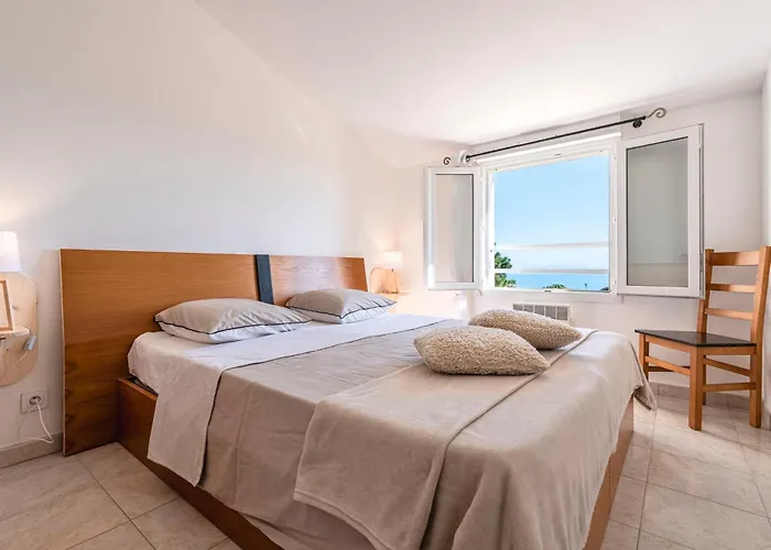 Prunete - Piscine - Vue * Cervione