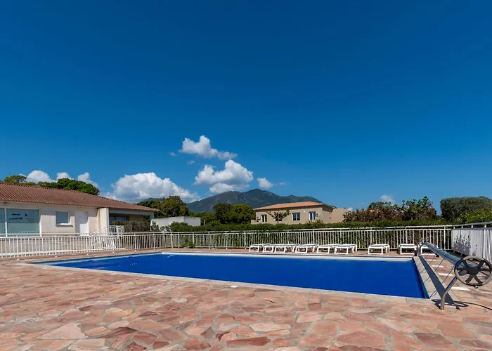 Prunete - Piscine - Vue